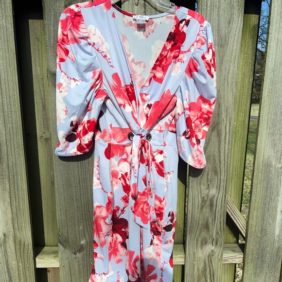 Venus floral dress - Picture 2 of 9